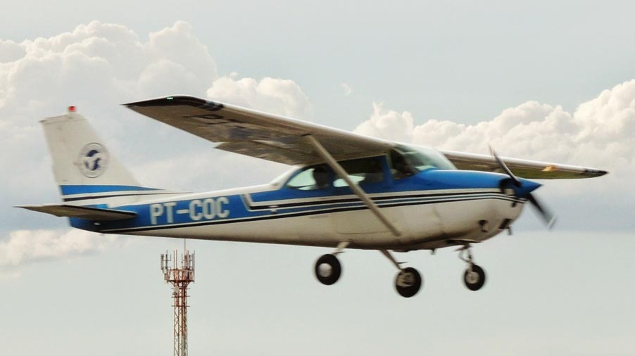 Aeronave Cessna C-172 da frota de aeronaves do Aeroclube de São José do Rio Preto